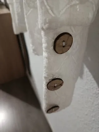 Blusa blanca con detalles dorados