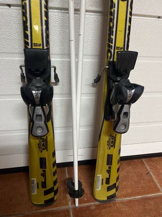 Esquis Atomic con bastones