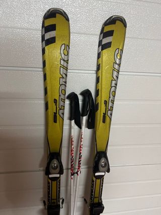 Esquis Atomic con bastones