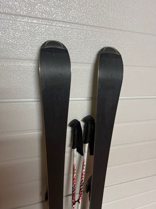 Esquis Atomic con bastones