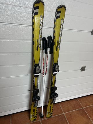 Esquis Atomic con bastones