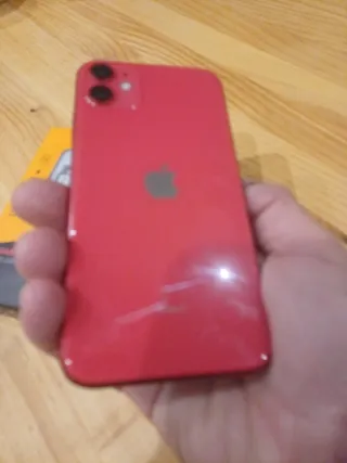 iPhone 11 Rojo + Cable Kodak