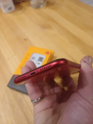 iPhone 11 Rojo + Cable Kodak