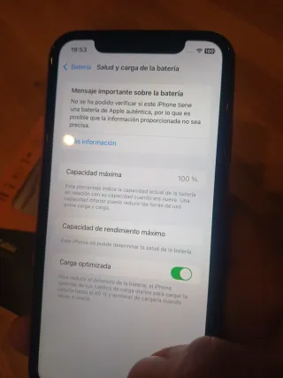 iPhone 11 Rojo + Cable Kodak