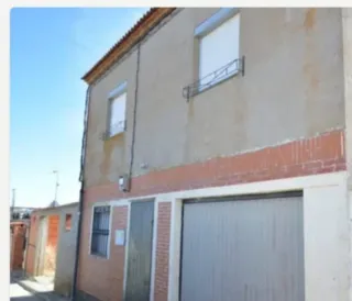 Urge vender casa en pueblo tranquilo