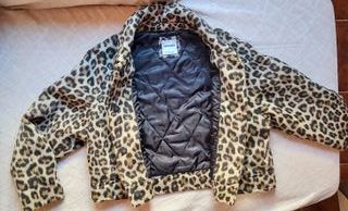 Cazadora efecto pelo animal print Bershka Talla L