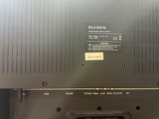 TV Blusens Negra con Mando y Cargador,Modelo M90