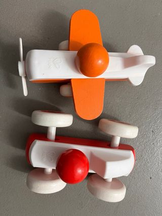 Coche de madera Hape rojo y blanco