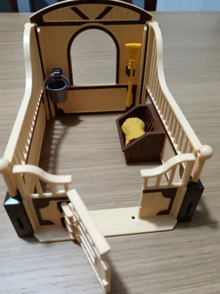 Jinete Playmobil con Establo