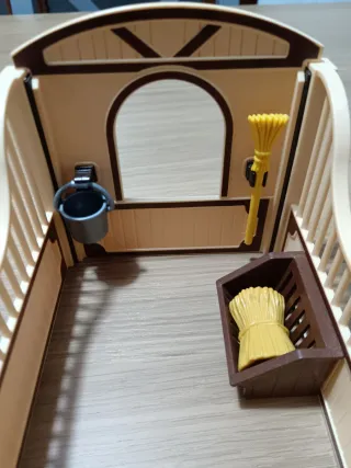 Jinete Playmobil con Establo