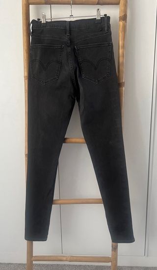 Pantalón vaquero de chica. Levi’s. Talla 36