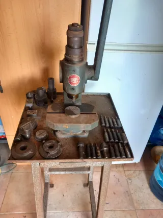 Prensa manual con accesorios