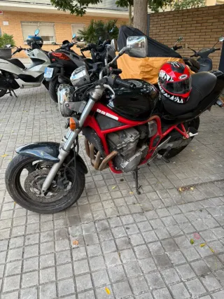 Suzuki Bandit 600 Roja y Negra