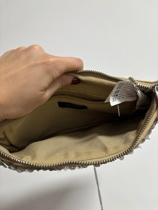 Bolso de lentejuelas plateadas con cadena