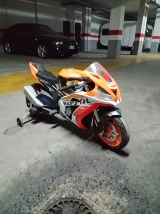 Moto batería Repsol Marc Márquez