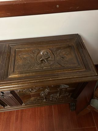 Arcón tallado Don Quijote