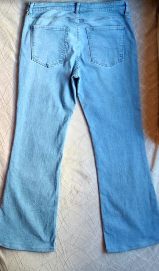 Jeans flare Bershka azul lavado Talla 40