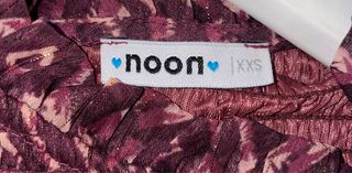 Blusa Noon color cereza .