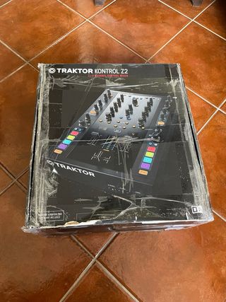 Controlador DJ Traktor Kontrol Z2