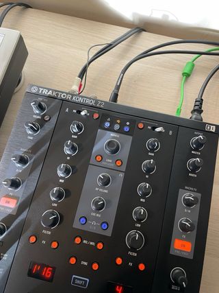 Controlador DJ Traktor Kontrol Z2