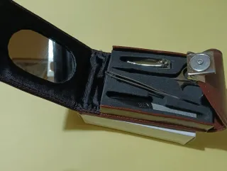 Estuche de manicura con espejo