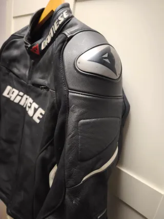 Chaqueta de piel Dainese para moto