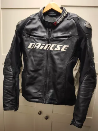 Chaqueta de piel Dainese para moto