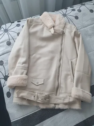 Cazadora beige con pelo