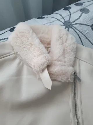 Cazadora beige con pelo