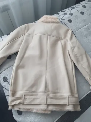 Cazadora beige con pelo