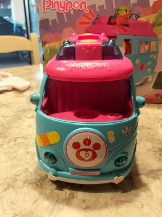 Ambulanza PinyPon per bambina