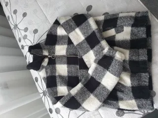 Sudadera cuadros blanco y negro