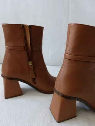 Botín tacón piel N° 37, COMO NUEVOS