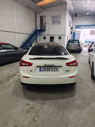 Precioso Maserati Ghibli S Q4 3.0 V6 con 460cv