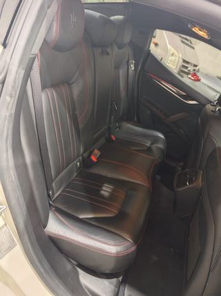 Precioso Maserati Ghibli S Q4 3.0 V6 con 460cv