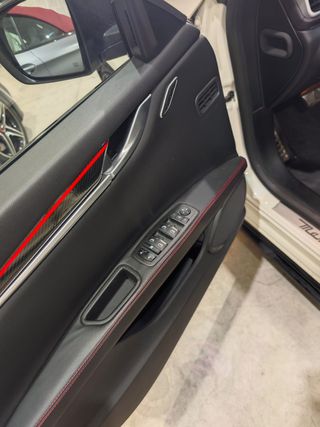 Precioso Maserati Ghibli S Q4 3.0 V6 con 460cv