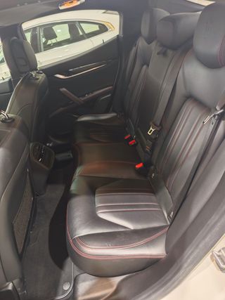 Precioso Maserati Ghibli S Q4 3.0 V6 con 460cv