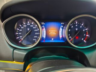 Precioso Maserati Ghibli S Q4 3.0 V6 con 460cv