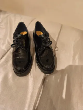 Zapatos negros charol cordones