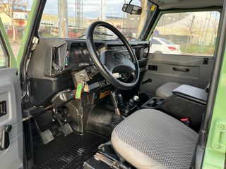 Land Rover Defender 2001