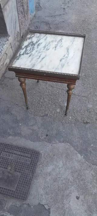 Mesa auxiliar madera y metal dorada vintaje