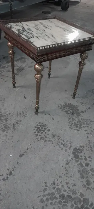 Mesa auxiliar madera y metal dorada vintaje