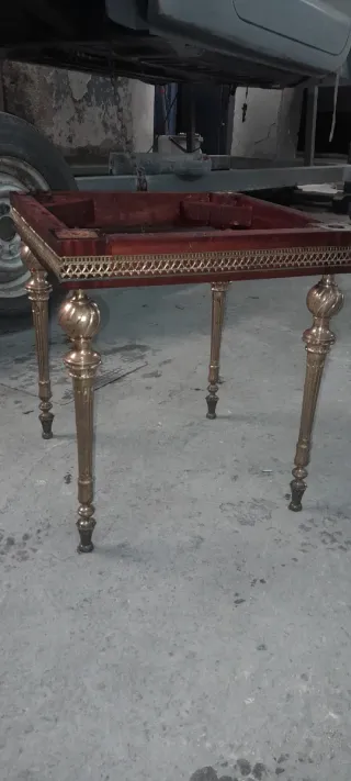 Mesa auxiliar madera y metal dorada vintaje