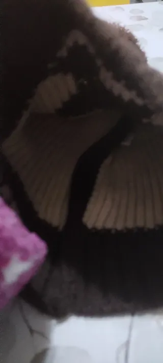 Gorro de lana marrón con estrella