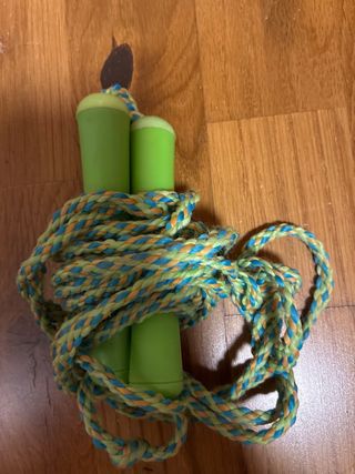 Muñeca con cuerda para saltar