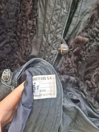 Chaqueta de cuero negra con astracan