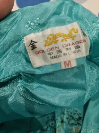 Bata oriental o kimono bordado. Talla M.