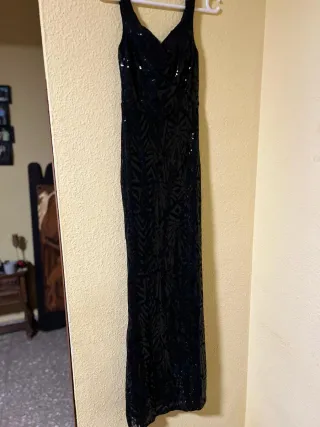 Vestido de fiesta negro con lentejuelas