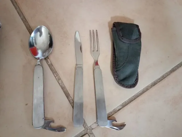 Toalla y cubiertos para camping