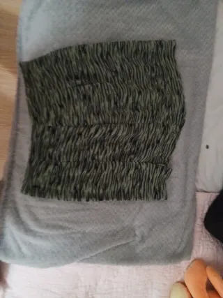 Falda Pull&Bear verde y negra estampado cebra